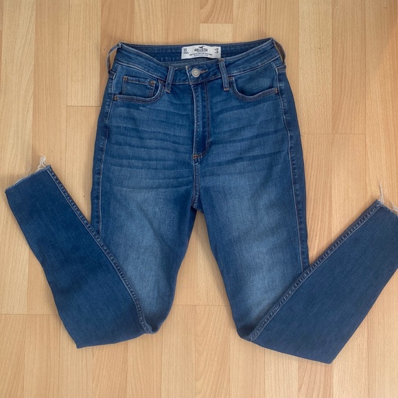 Hollister Denim - Hollister curvy ultra high rise supper skinny jeans